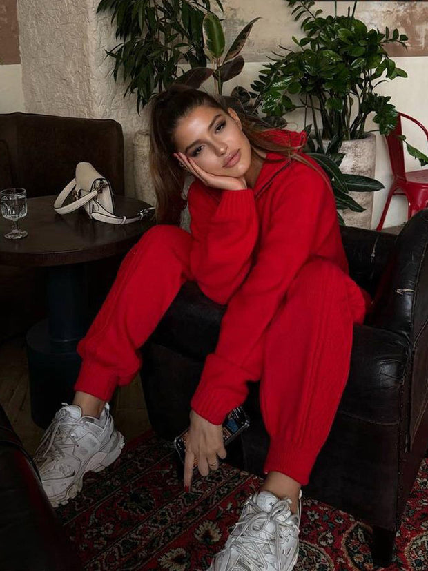 Damen Strickanzug mit hohem Kragen und trendigen Mustern WW