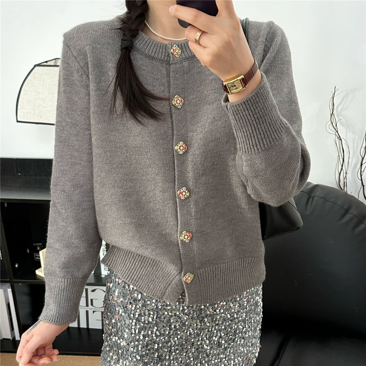 Damen Strickjacke mit bunten Knopfdetails und eleganter Passform WW