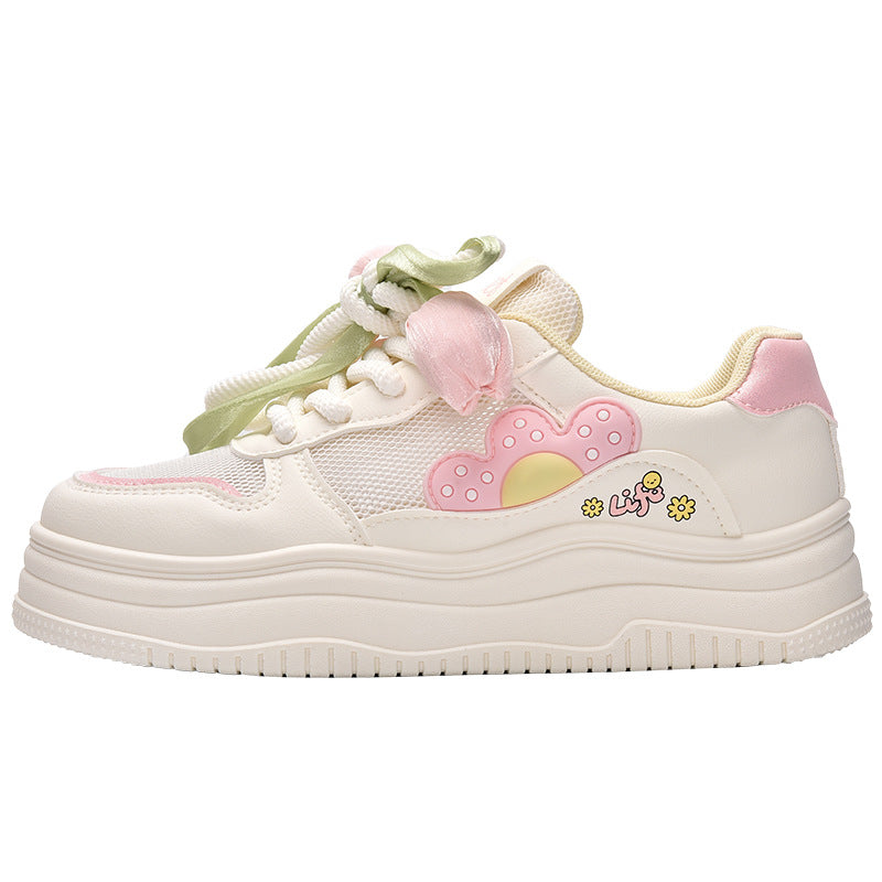 Damen Sneakers im verspielten Retro-Design mit modischen Blumenapplikationen und hochwertigem Obermaterial WW