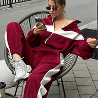 Damen Sportlicher Velours Zweiteiler mit modischen Streifen WW