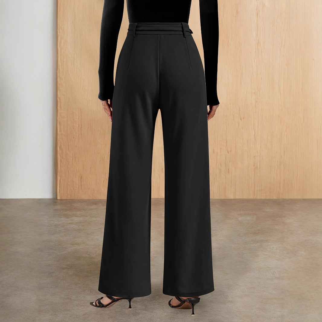 Damen eleganter, weit geschnittener Schnittanzug mit goldfarbener Gürtelakzent W&W