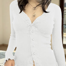 Damen Strickjacke mit romantischer Spitze und geschmackvollen Knöpfen WW
