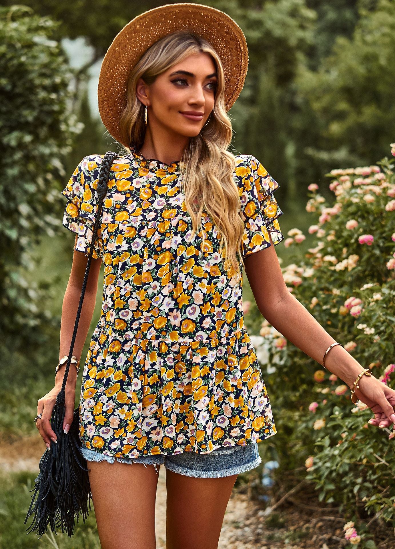 Damen beschwingtes Blusenshirt mit Rüschendetails und floralem Design WW