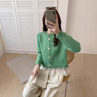 Damen Strickjacke mit dekorativer Spitzenunterlage und Knopfdetails WW