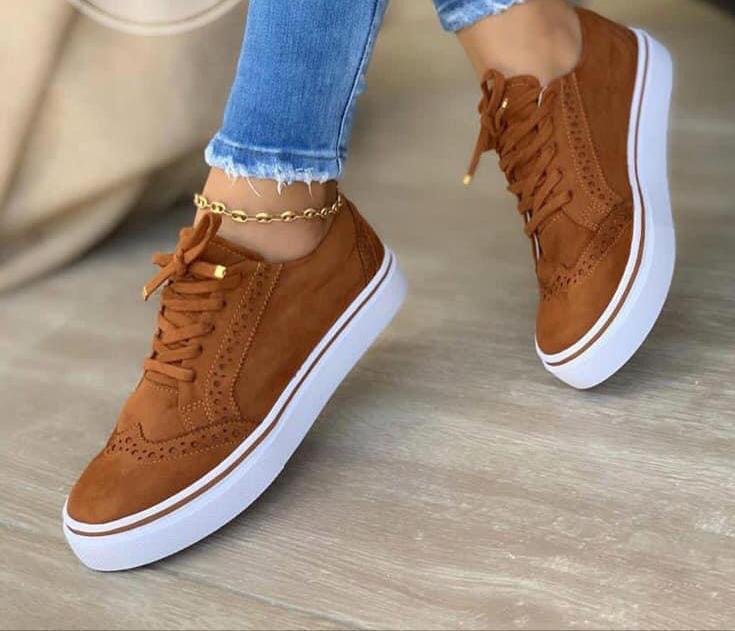 Damen Sneaker mit modischem Textilobermaterial und dämpfender Sohle WW