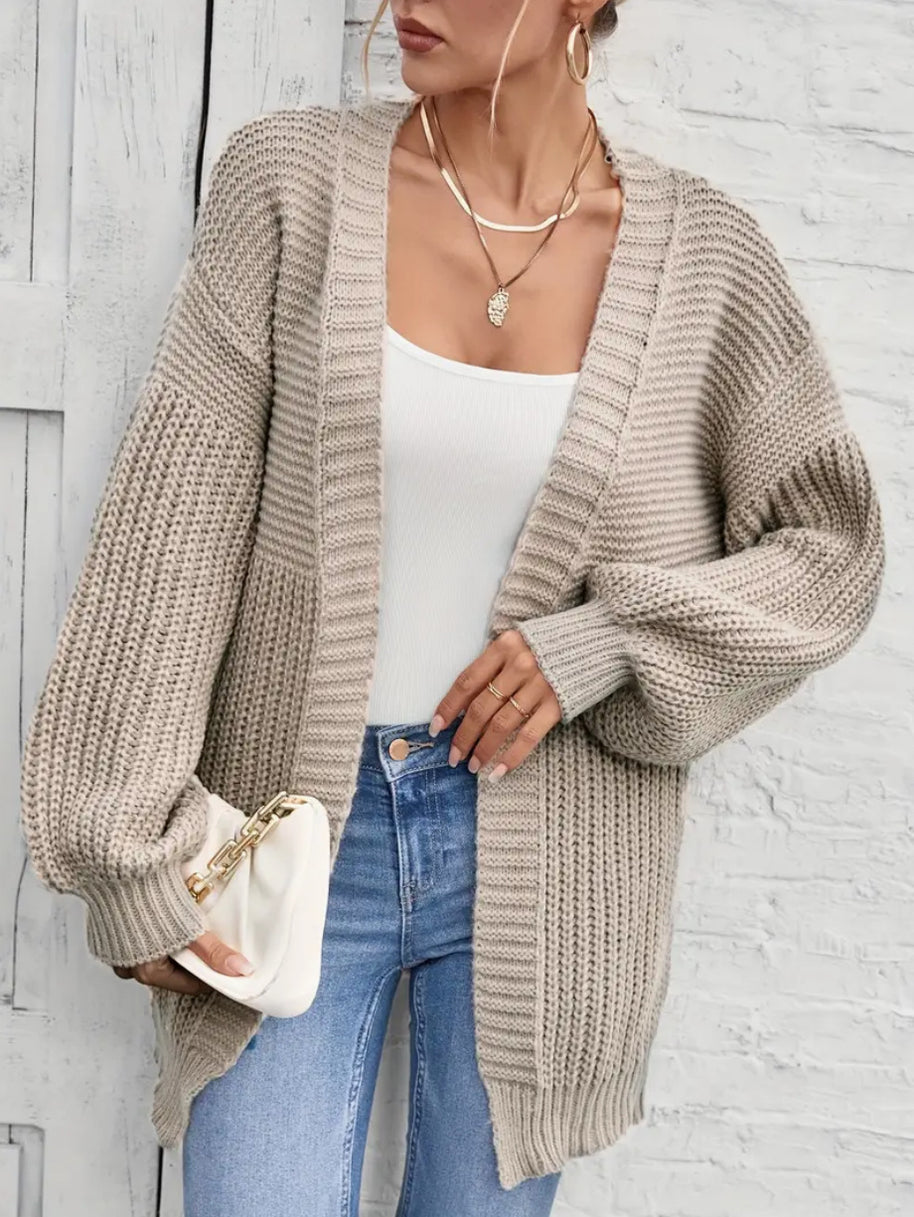 Damen Strickjacke mit oversize Schnitt und tiefem V-Ausschnitt WW