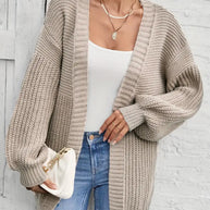 Damen Strickjacke mit oversize Schnitt und tiefem V-Ausschnitt WW