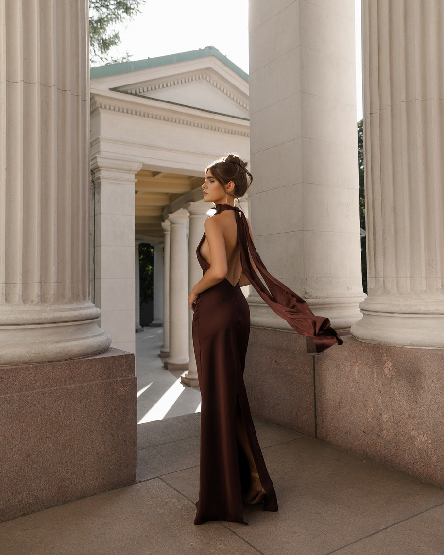 Damen Abendkleid mit elegantem Rückenausschnitt und fließendem Stoff WW