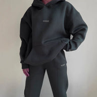 Damen Bequemer Oversized Hoodie mit Kängurutasche und modernem Schriftzug WW