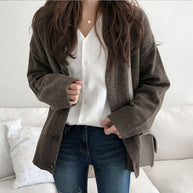 Damen bequeme Strickjacke mit weichem Material und großen Knopfdetails WW