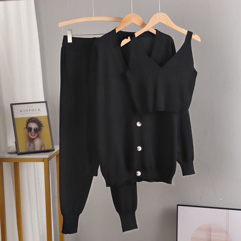 Damen stilvolles Strickset mit Knopfdetaillierung WW