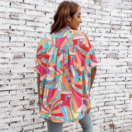 Damen farbenfrohe Bluse mit geometrischem Muster und modischer Knopfleiste WW