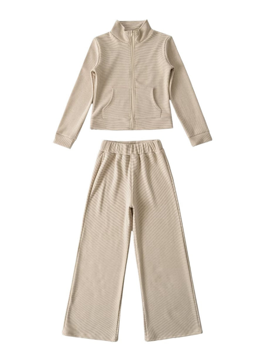 Damen sportliches Set mit Stehkragen und weitem Hosenansatz WW