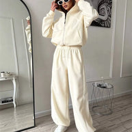 Damen sportliches Freizeit-Set mit cropped Hoodie und weiten Hosen WW