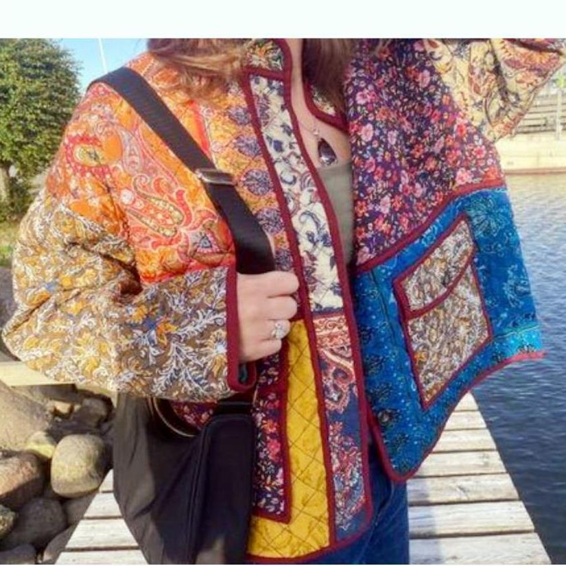 Damen Quilted Jacke mit buntem Patchwork-Design und praktischen Taschen WW