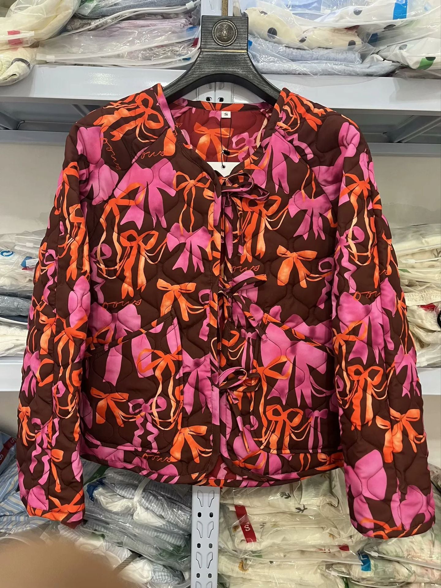 Damen Steppjacke mit verspieltem Schleifenmuster WW