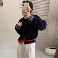 Damen Strickjacke mit eleganten Knopfdetails und hübschem Muster WW