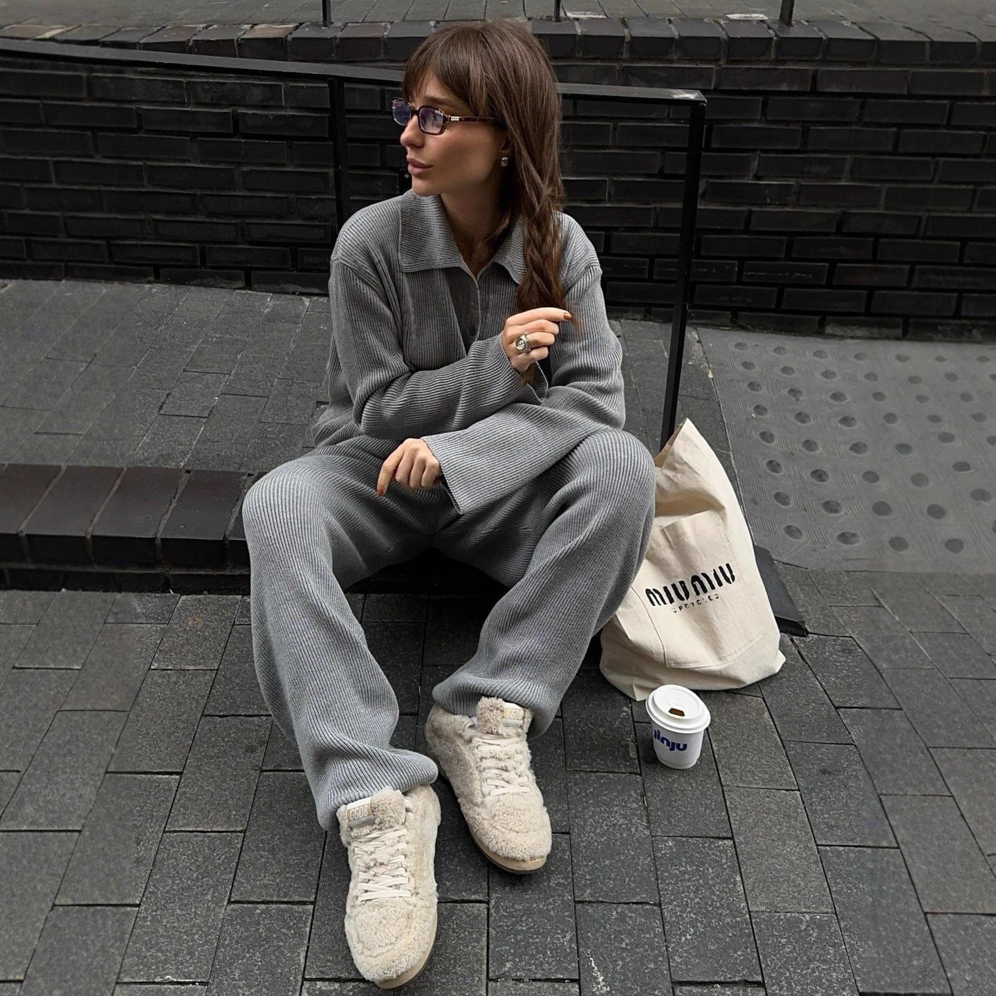 Damen Strickanzug mit modernem Kragen und lockerer Passform WW