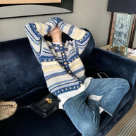 Damen Strickjacke mit buntem Streifenmuster und dekorativen Knöpfen WW