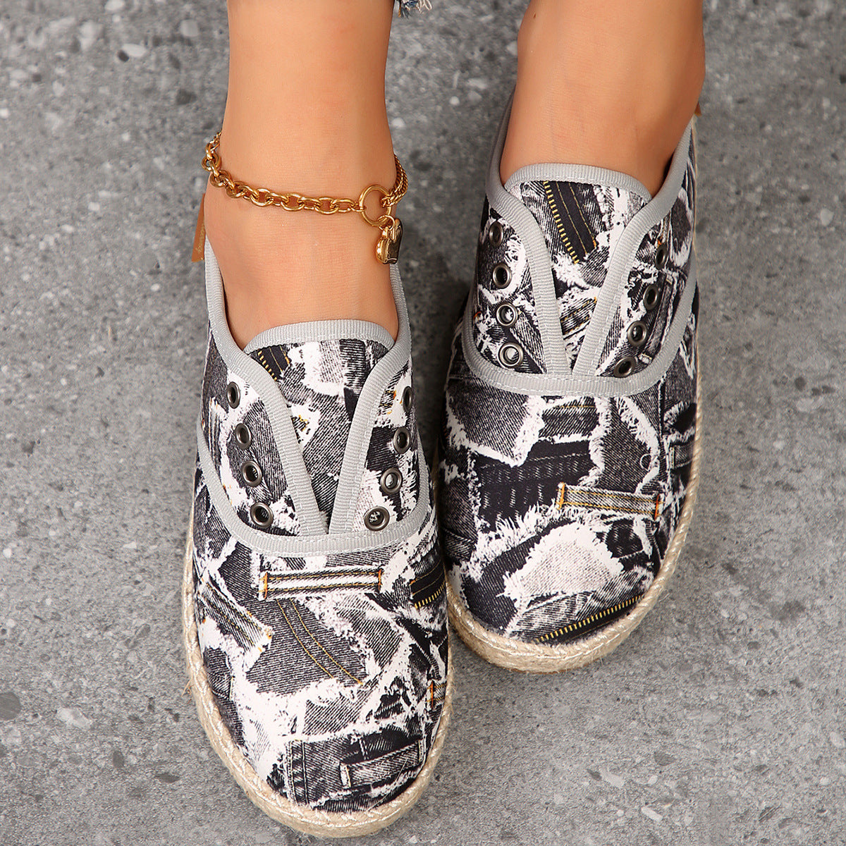 Damen Casual Espadrille Slip-Ons mit stylischem distressed Denim-Muster WW
