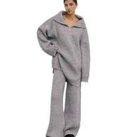 Damen Strickanzug mit hohem Kragen und modernem Reißverschluss WW