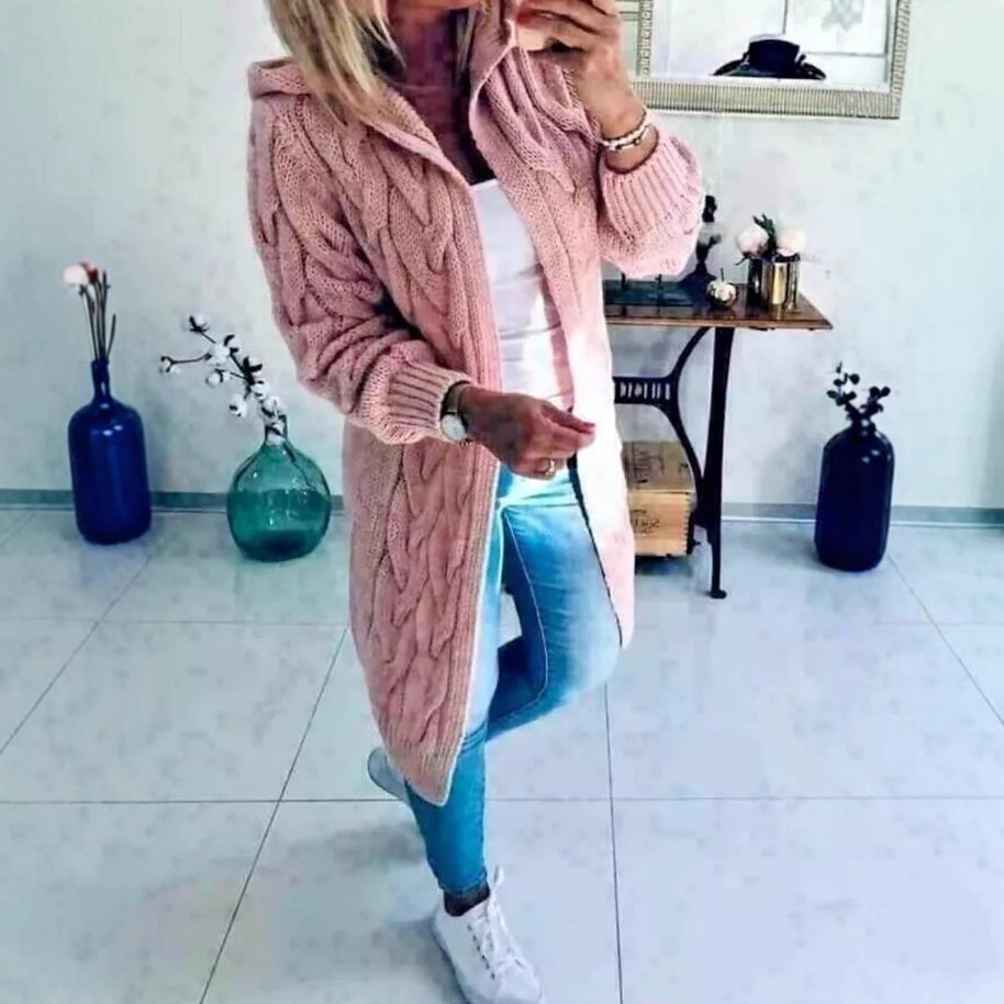 Damen Strickjacke mit tiefen Taschen und kunstvollem Zopfdesign WW