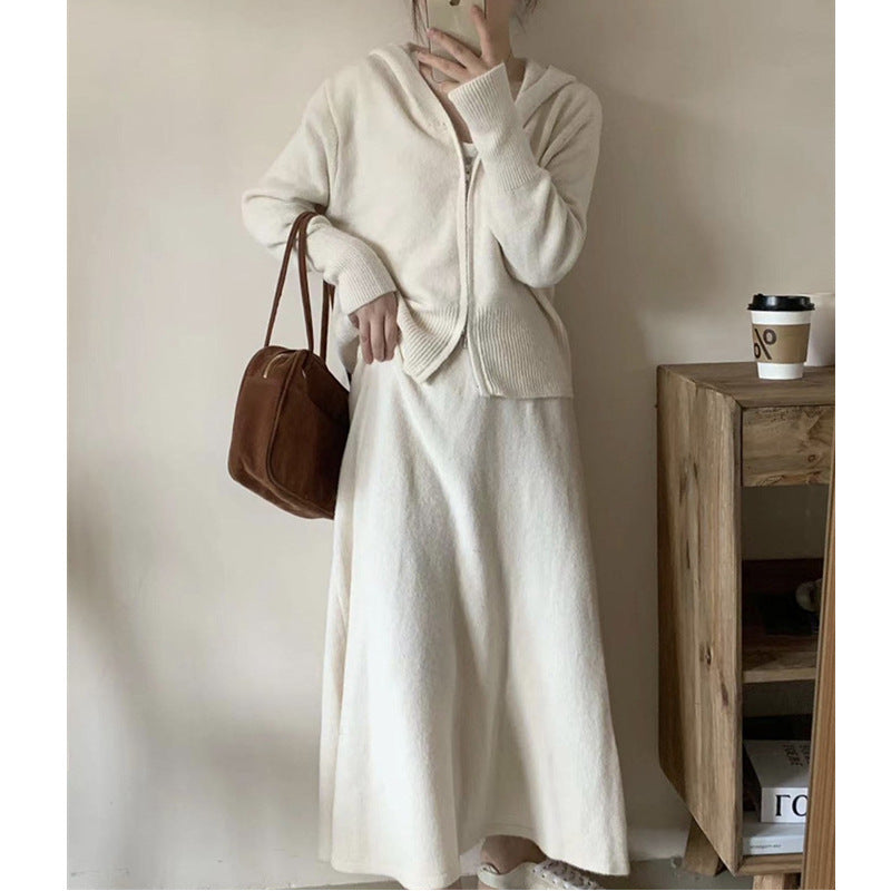 Damen bequeme Strickjacke mit Kapuze und eleganten Details WW