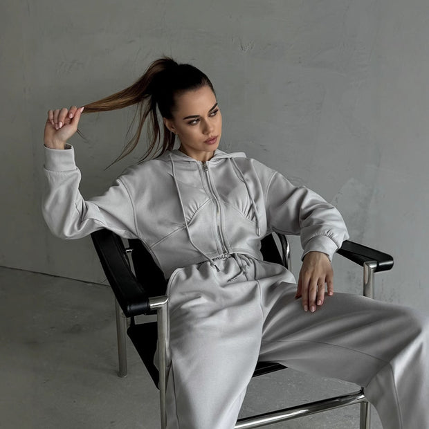 Damen sportliches Ensemble mit cropped Oberteil und weiten Hosen WW