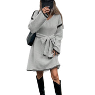 Damen Strickkleid mit Gürtel und V-Ausschnitt WW