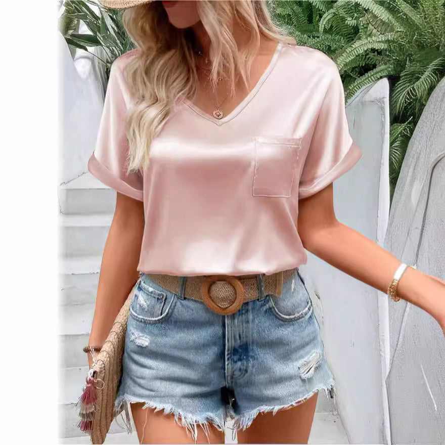Damen Satin V-Ausschnitt T-Shirt mit Brusttasche und lässigem Schnitt WW