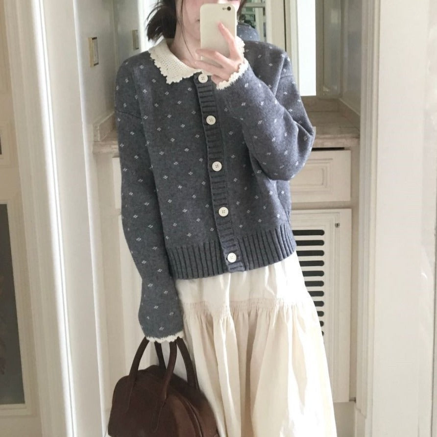 Damen Strickjacke mit Rüschenkragen und Knopfdetails WW