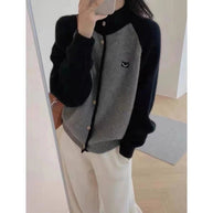 Damen Strickcardigan mit elegantem Kragen und Knopfdetails WW