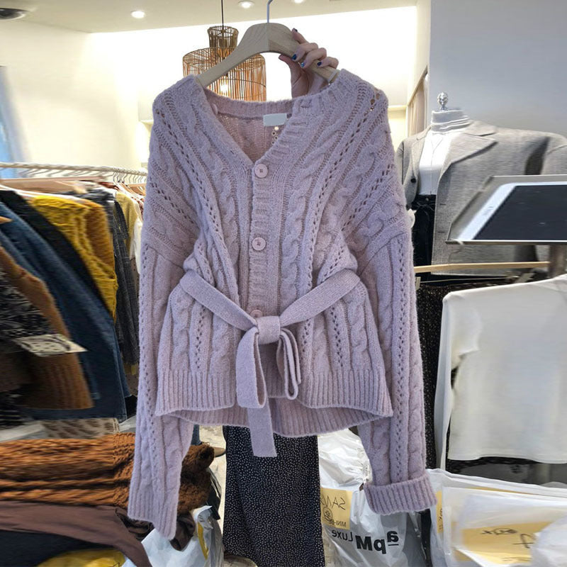 Damen Strickjacke mit Taillengürtel und Zopfmuster WW