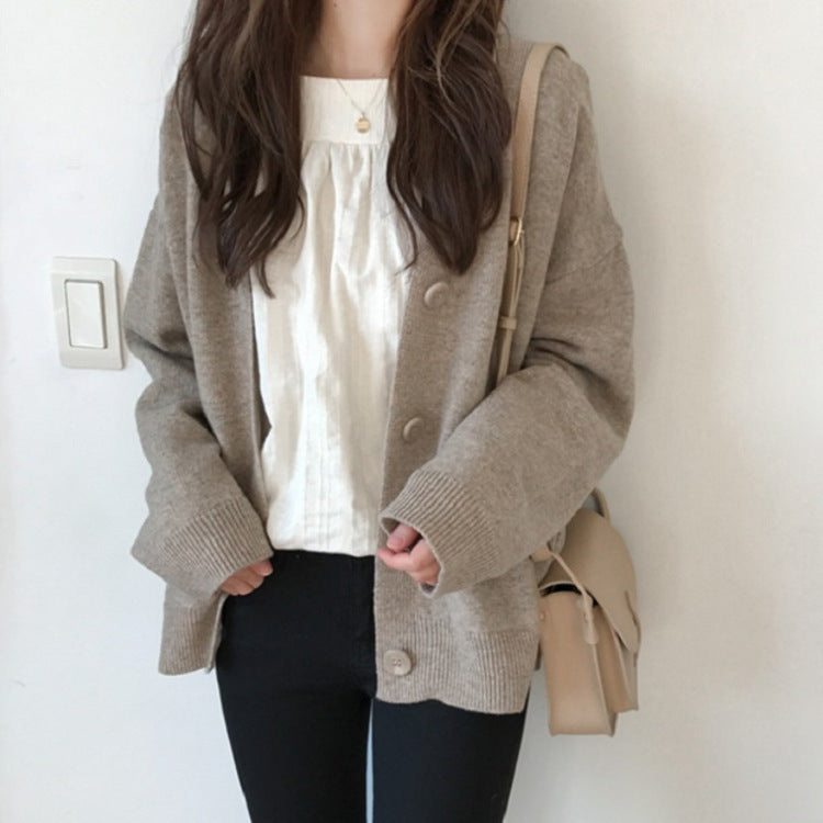 Damen bequeme Strickjacke mit weichem Material und großen Knopfdetails WW