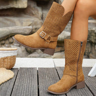 Damen Stiefel aus perforiertem Wildleder mit modischem Schnallen-Detail WW