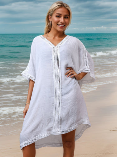 Damen Strandkleid mit dekorativen Häkel-Details und asymmetrischem Saum WW