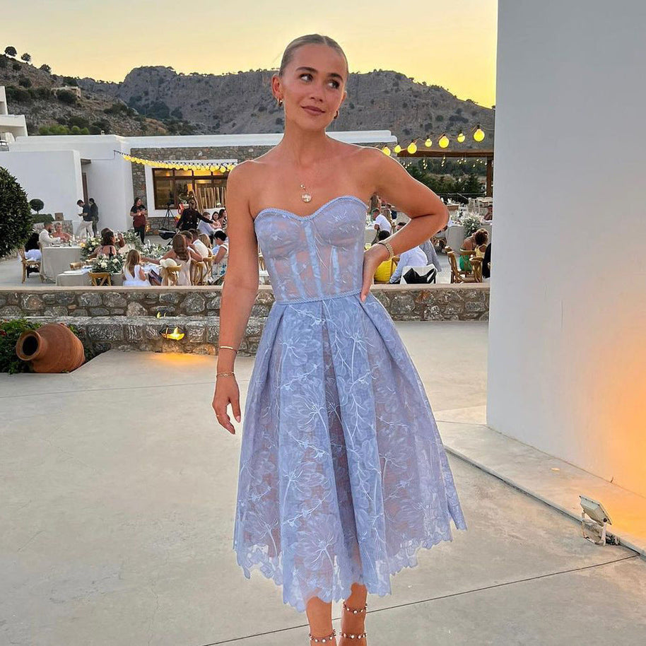 WW | Trägerloses Spitzen-Midikleid mit Korsettoberteil