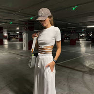 Damen sportliches Crop-Top mit dekorativem Schnitt und elastischem Bund WW