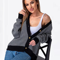 Damen Strickjacke mit Chevron-Muster und großen Knopfdetails WW