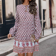 Damen Boho-inspiriertes Minikleid mit floralem Muster und Rüschendetails WW