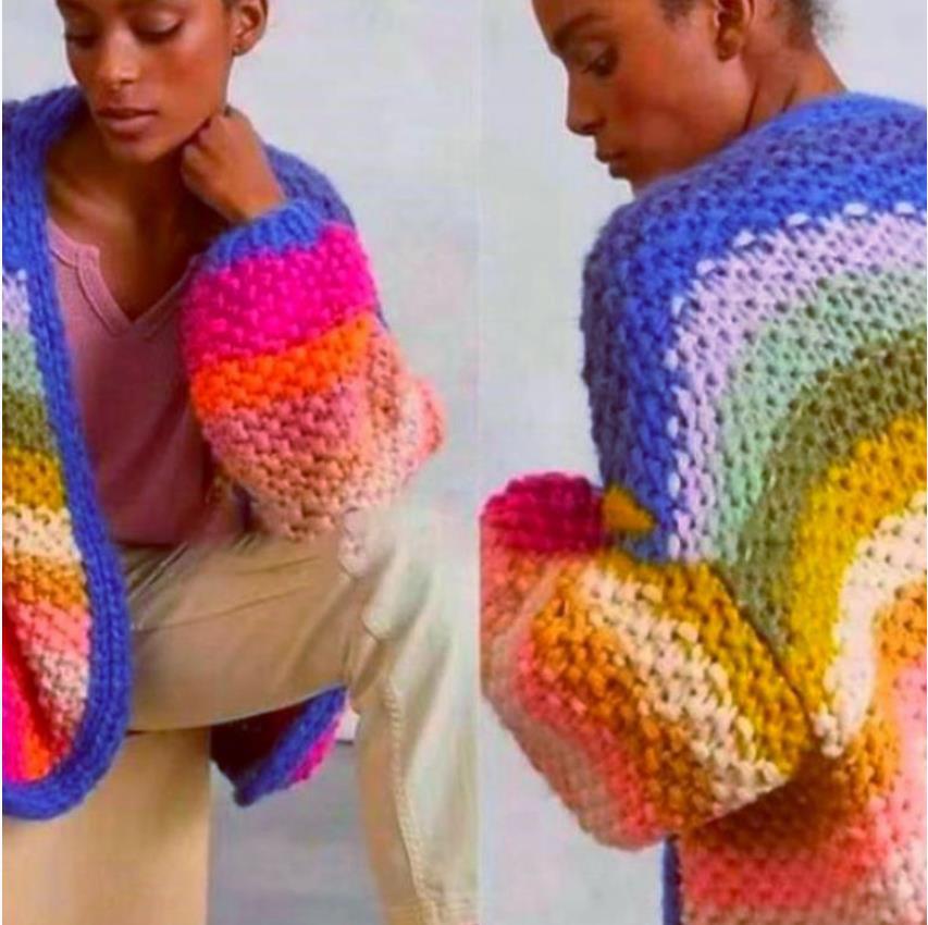 Damen Strickjacke mit buntem Farbverlauf und weitem Schnitt WW