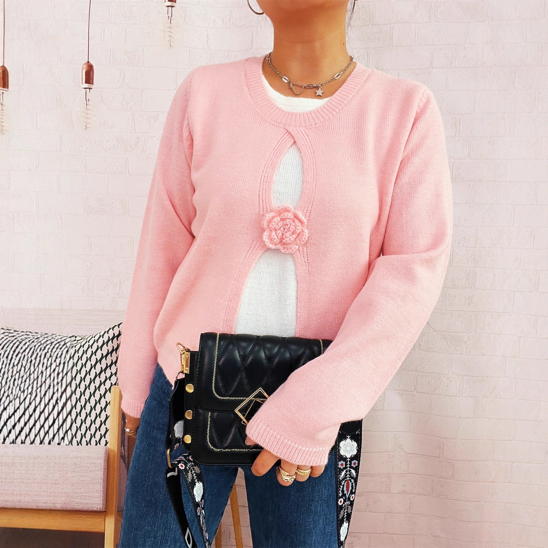 Damen Strickjacke mit verspieltem Blüten-Detail WW
