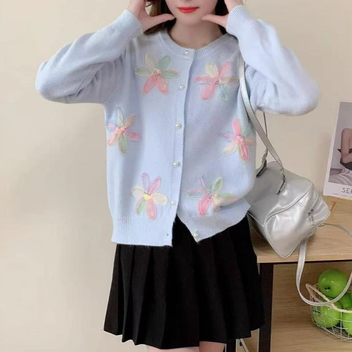 Damen Strickjacke mit floralen Stickereien und Knopfverschluss WW
