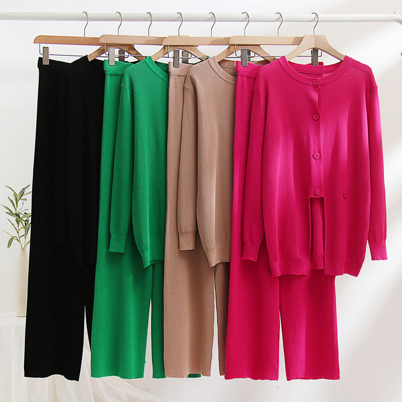 Damen strickendes Loungewear-Set mit feinem Rippmuster und herausragenden Knopfdetails WW