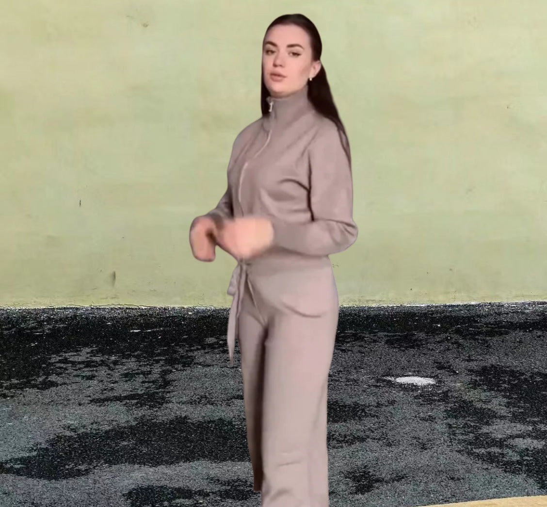 Damen Sportlicher Strickpullover mit hohem Kragen und Reißverschluss WW