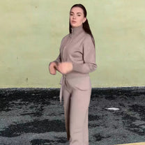 Damen Sportlicher Strickpullover mit hohem Kragen und Reißverschluss WW