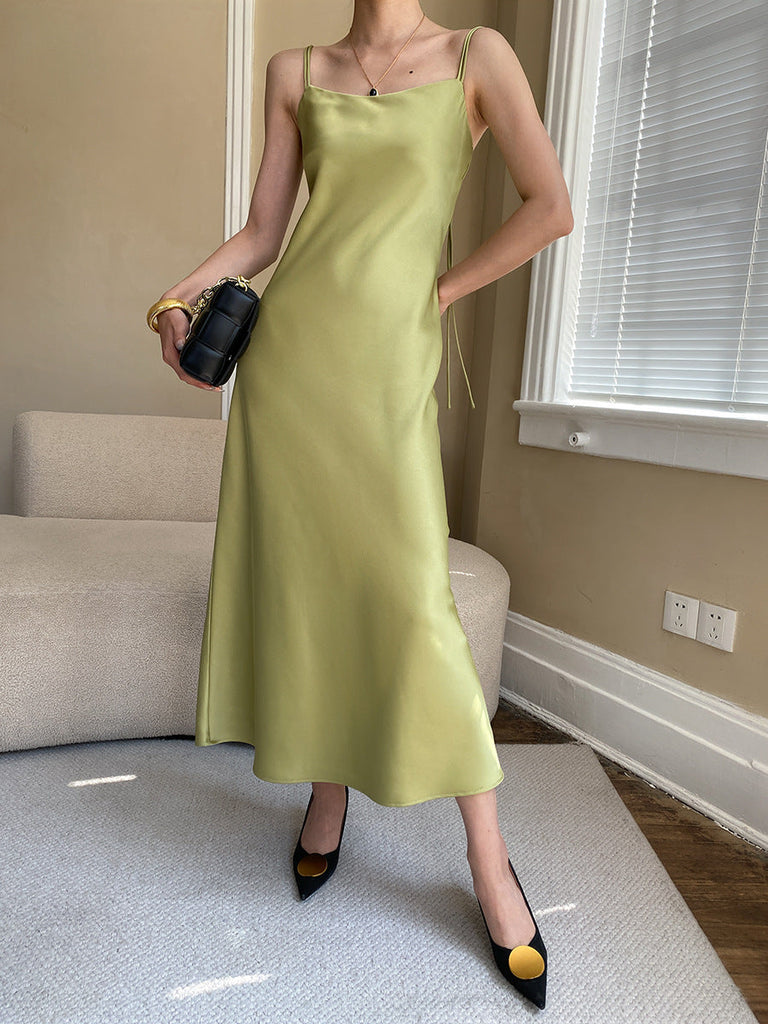 WW | Chic Chinesisches Banddesign Französisches Satin Glänzendes Drapé Kleid