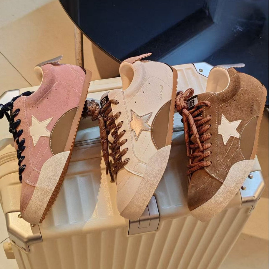 Damen Sneakers mit weichem Wildleder und modischen Details WW