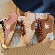 Damen Sneakers mit weichem Wildleder und modischen Details WW