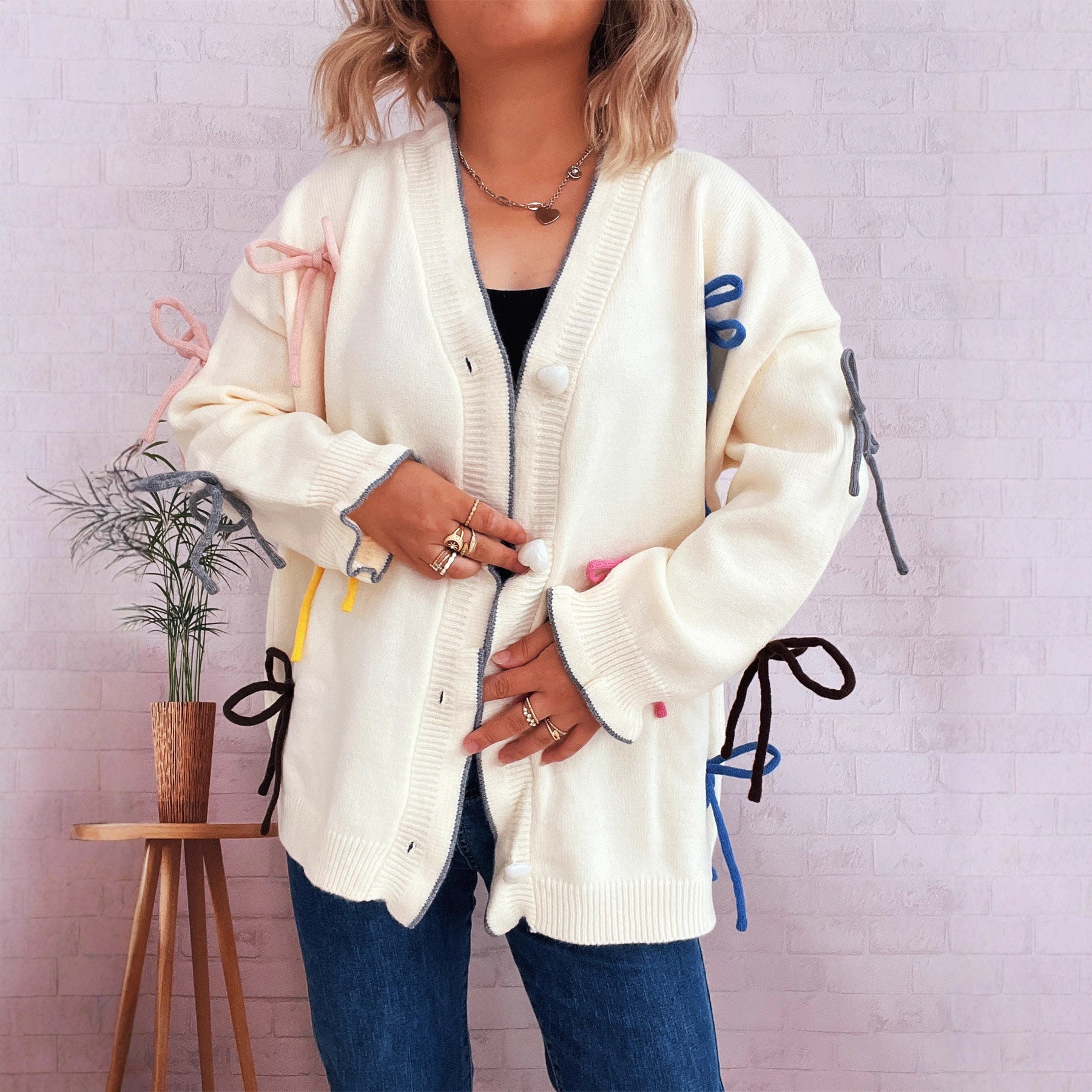 Damen Strickjacke mit bunten Schleifendetails WW